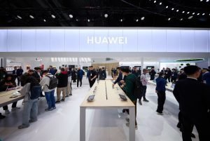 Huawei Babak Baru Pamerkan Rangkaian Produk Fashion – forward Kelas Atas MWC 2024