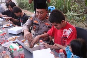 Kapolres Madina Buka Puasa Bersama Keluarga Tuna Netra Di Kelurahan Pidoli Dolok