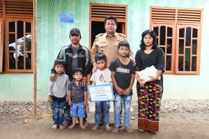 Bupati Samosir Bantu Anak SD Penderita Kanker Mata