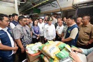Pj Gubernur Sumut Tinjau Pasar Sei Sikambing Medan