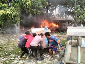 Polres Samosir, Amankan Kebakaran Gudang di Pantai Pasir Putih Parbaba