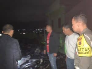 Polres Samosir Cek TKP dan Bantu Padamkan Kebakaran Bengkel Mobil