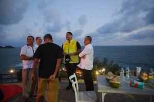 Keindahan Tidak Terduga di Wisata Pantai Menganti, Menpora Dito : Sangat Bagus Untuk Kejuaraan Surfing