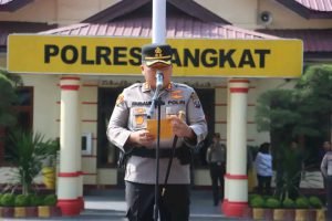 Kapolres Langkat Pimpin Upacara Kenaikan Pangkat Pengabdian Personil Polres Langkat