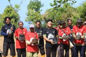Telkom Dukung Pemulihan 82,1 Ha Lahan Kritis Lewat Reboisasi Bibit Pohon