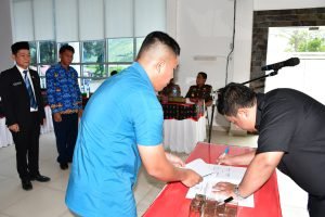 Bupati Samosir Lantik Marudut Tua Sitinjak Sebagai Sekretaris Daerah