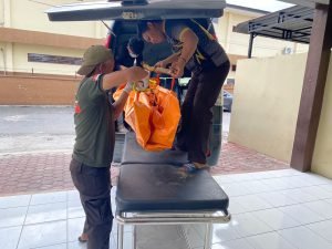 Polres Samosir Autopsi Mayat TS yang Sudah Membusuk di Tebing Bukit