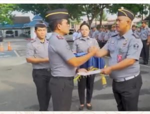 Karutan Kelas&nbsp; 1&nbsp;&nbsp; Tanjung Gusta Medan Berikan Piagam Penghargaan Kepada Staff Terbaik
