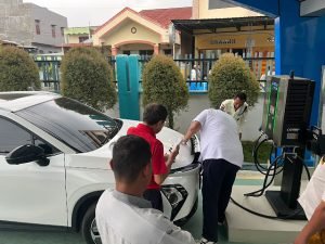 Mengisi Daya Mobil Listrik di SPKLU PLN Binjai Lebih Mudah dan Cepat