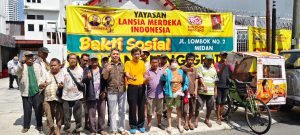 Makan Siang Gratis oleh YLMI Bantu Warga Kota Medan yang Membutuhkan