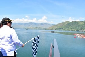 Bupati Samosir Lepas Bendera Start Festival Solu Bolon 2024