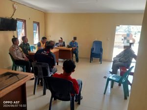 Kapolsek Simanindo Sukses Mediasi Kepala Desa dan Masyarakat Desa