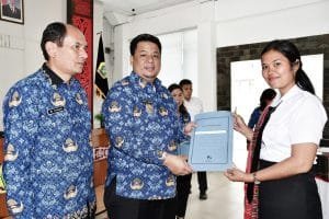Bupati Samosir Serahkan SK Pengangkatan 54 PPPK Guru Formasi 2023