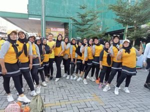 Ratusan Peserta Kelompok Senam Dari Medan Utara Ikuti Kegiatan Fun Aerobic Zumba Party di Supermarket Irian