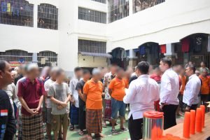 Rutan Labuhan Deli Bagikan Susu kepada Warga Binaan Lansia sebagai Bentuk Kepedulian Kesehatan
