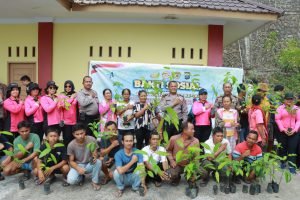 Sambut Hari Bhayangkara, Polres Samosir Tanam 1000 Batang Pohon