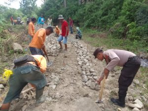 Sinergitas Bhabinkamtibmas, Pemdes dan Masyarakat, Perbaiki Jalan Desa