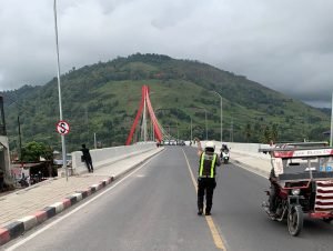 Polres Samosir Cegah Kemacetan di Jembatan Tano Ponggol