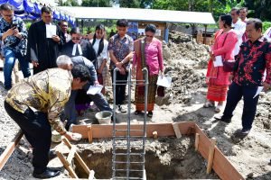 Bupati Samosir Letakkan Batu Pertama Pembangunan Gereja HKBP Lumban Lintong