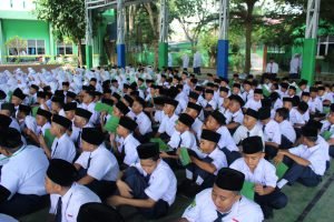 CETAK GENERASI TAAT HUKUM, KEJARI DELI SERDANG GELAR JAKSA MASUK SEKOLAH DI MTSN 2 LUBUK PAKAM
