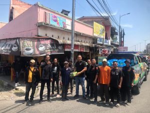 Satgas DPC GRIB Kota Medan Giat Bagi 300 Kotak Nasi Kepada Masyarakat Kurang Mampu