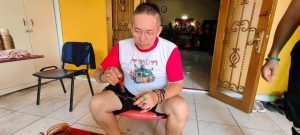 Wong Chun Sen Cuci Ratusan Keris dan Benda Pusaka di Bulan Suro