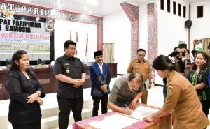 Bupati Samosir dan DPRD Setujui Ranperda Perlindungan Anak dan APBD 2023 Menjadi Perda