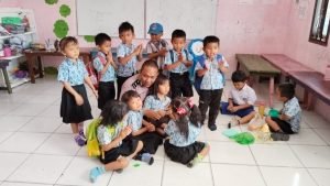 Bhabinkamtibmas Polsek Simanindo Wujudkan Kedekatan Sebagai Sahabat Anak PAUD