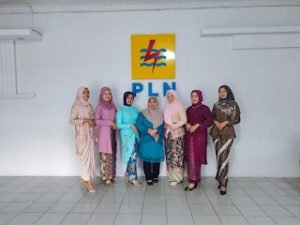 Peringati Hari Kebaya Nasional, Srikandi PLN UP3 Padangsidimpuan Kawal Kelistrikan