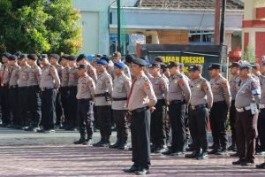 Personil Berdasi Merah Polres Samosir Menjadi Petugas Apel Jam Pimpinan