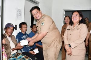 Bupati Serahkan Bantuan Puding Kepada Akseptor KB