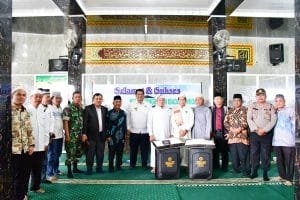 Perdana, Bupati Samosir Berangkatkan 2 Orang Jemaah Umroh