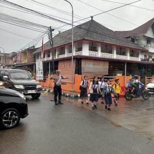 Polres Samosir Tinjau Pelaksanaan Pos Padat Pagi Demi Keselamatan Pelajar
