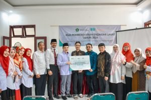 BSI MASLAHAT Berikan Bantuan Peralatan Usaha Kepada 20 UMKM di Ciracas