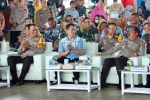 Kapolres Pelabuhan Belawan Dampingi Wakapolri Kunker dan Silaturahmi Bersama Masyarakat Nelayan Pesisir Belawan