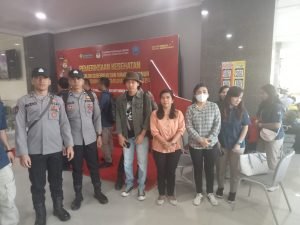 Polres Samosir Amankan Bakal Calon Bupati dan Wakil Bupati Samosir Saat Jalani Tes Kesehatan