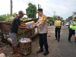 Menyambut Hari Jadi Lalu Lintas Ke – 69, Sat Lantas Polres Binjai Berikan Bantuan Sosial Langsung Terhadap Masyarakat
