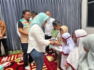 PLN UP3 P Sidimpuan Lewat YBM Berbagi Kasih Bersama Anak Yatim Dhuafa