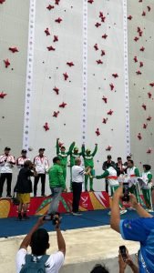 Mahasiswa FIK Unimed Raih Medali Emas di PON XXI untuk Panjat Tebing Speed Relay Putra