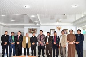 Bupati Samosir Berangkatkan 10 Orang Tokoh Agama Nasrani ke Jerusalem