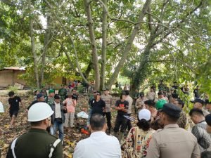 Polres Samosir Bersama Koramil Lakukan Pengamanan Eksekusi Lahan di Pangururan