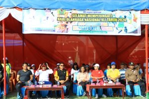 Polres Samosir dan Bhayangkari Cabang Samosir Ikuti Upacara Peringatan Hari Olahraga Nasional 2024.
