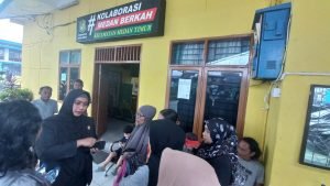 Kantor Camat Medan Timur Digeruduk Puluhan Emak-Emak Minta Bangunan Jalan Karantina Dihentikan