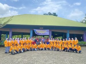 Kali Pertama Sejak Berdiri YP Sinar Husni, Pelantikan Pengurus OSIS 2024-2025 di Pantai Kanal Sembahe