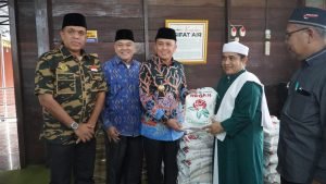Pj Gubsu dan Pj Bupati Langkat Ziarah ke Makam Syekh Abdul Wahab Rokan: Bawa Bantuan untuk Masyarakat