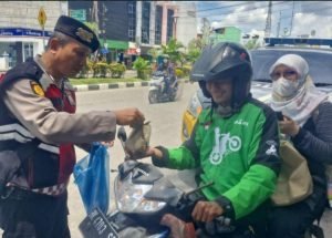 Sat Samapta polres Binjai berbagi rezeki bersama warga masyarakat