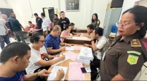 Satnarkoba Polrestabes Medan Kirim Pasutri dan 3 Tersangka Pabrik Ekstasi Rumahan ke Jaksa Negeri&nbsp; Medan