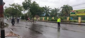 Personil Polres Langkat Laksanakan Strong Point, Cegah Laka Lantas