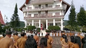 Semangat Kolaborasi, Pjs Bupati Toba Memimpin Apel Gabungan