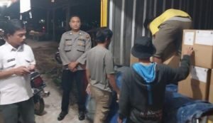 Polres Samosir Siaga di Gudang Logistik Pilkada 2024 di KPU Samosir